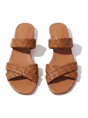 sandalias planas tejidas · marrón
