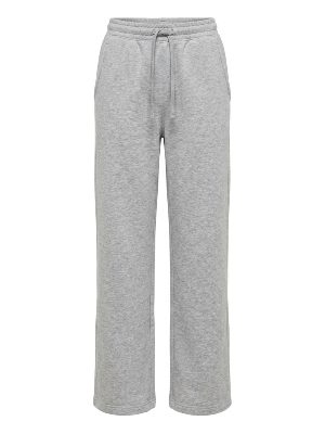 loose sweatpants