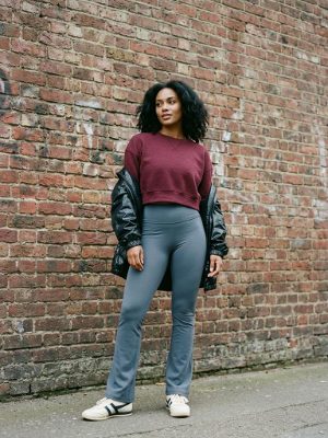 Burgundy cropped sweater and grey pants for urban days