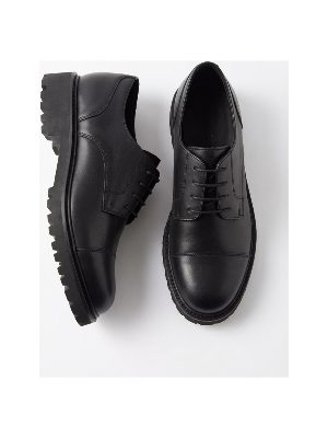 zapatos de cuero negros con suela track · negro
