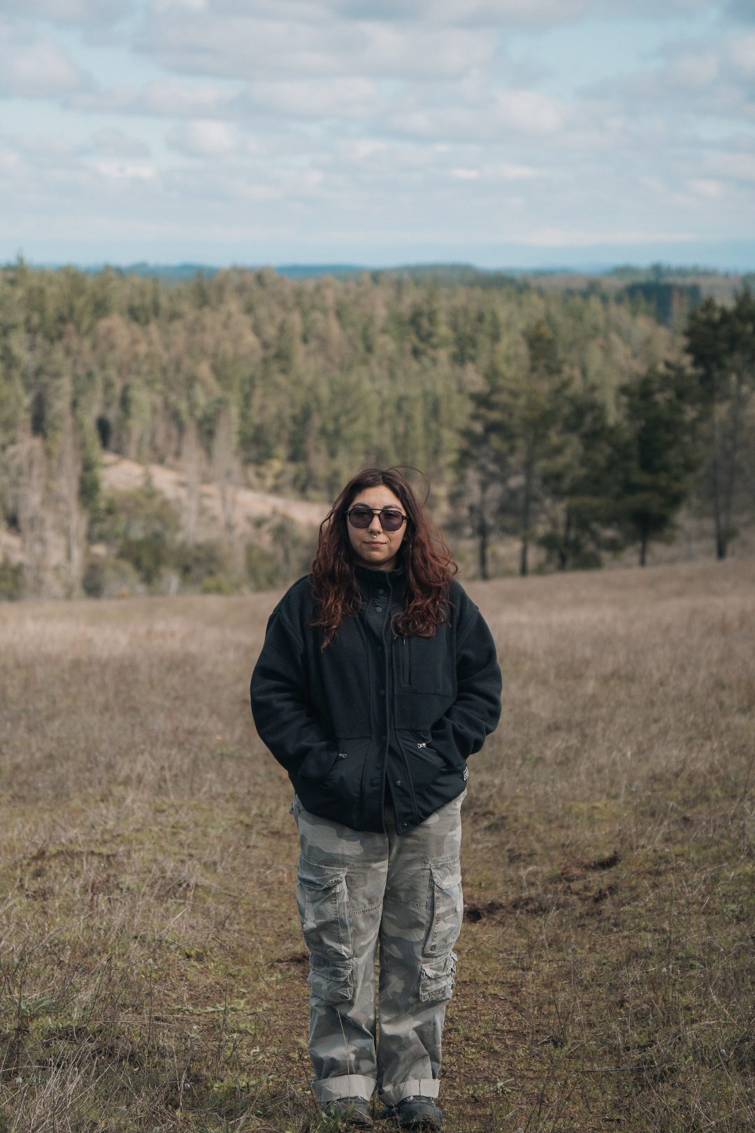 Conjunto de exterior cómodo y práctico para campo o montaña, compuesto… · Outfit de makarena arriagada