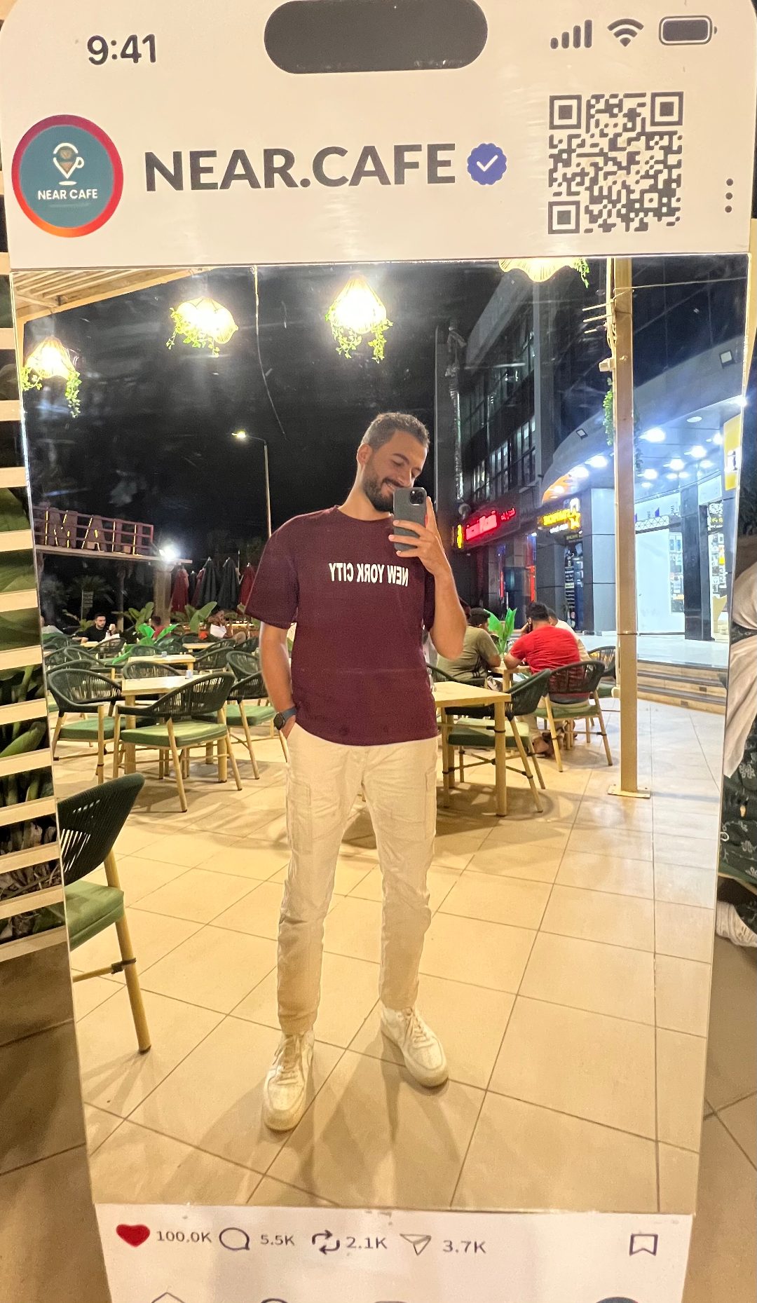 El chico viste un estilo casual urbano y relajado, ideal para salir a… · Outfit de Ibrahim Gamal