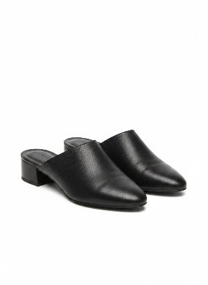 low-heeled mules