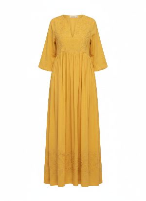 vestido largo fluido bordado