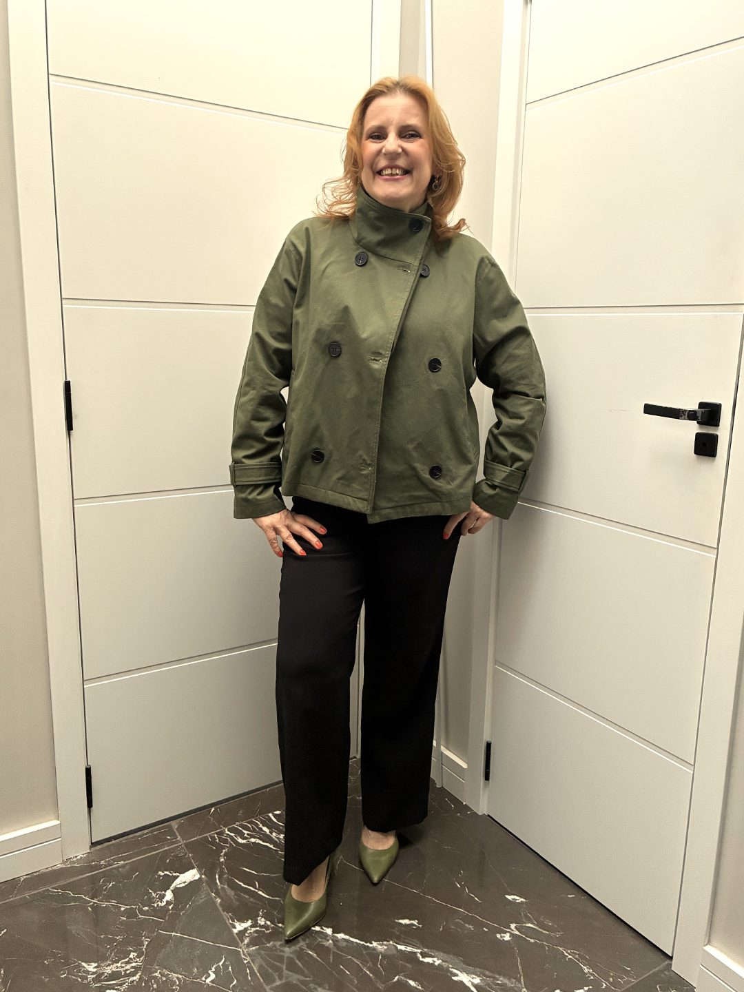 Un conjunto casual y elegante para el entretiempo, compuesto por una… · Outfit de Rozeli Biedrzycki