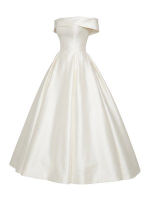 vestido de novia de satén con escote bardot