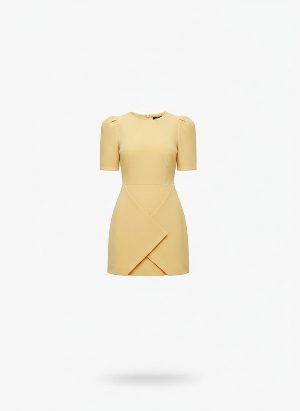 vestido mini amarillo con mangas abullonadas y detalle geométrico