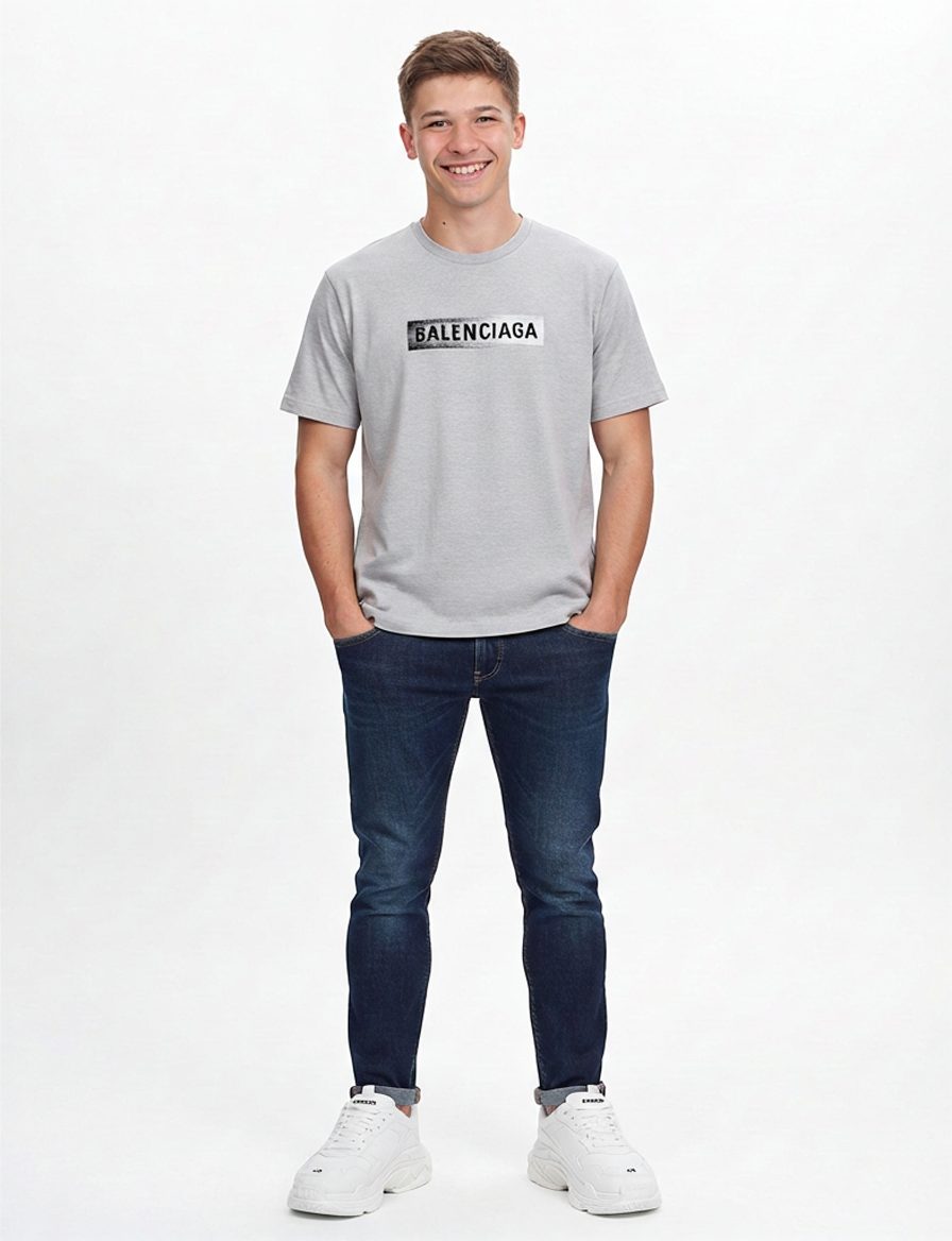 Este conjunto casual presenta una camiseta gris de Balenciaga que… · Outfit de Nicolas López Roman