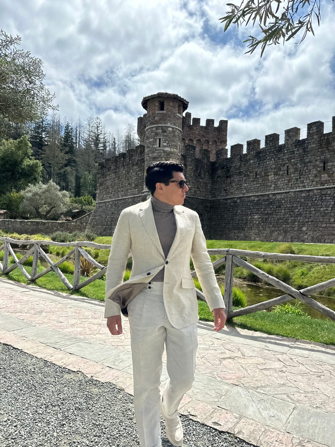 Un conjunto elegante y moderno de entretiempo, compuesto por una… · Outfit de Diego Alejandro Parra