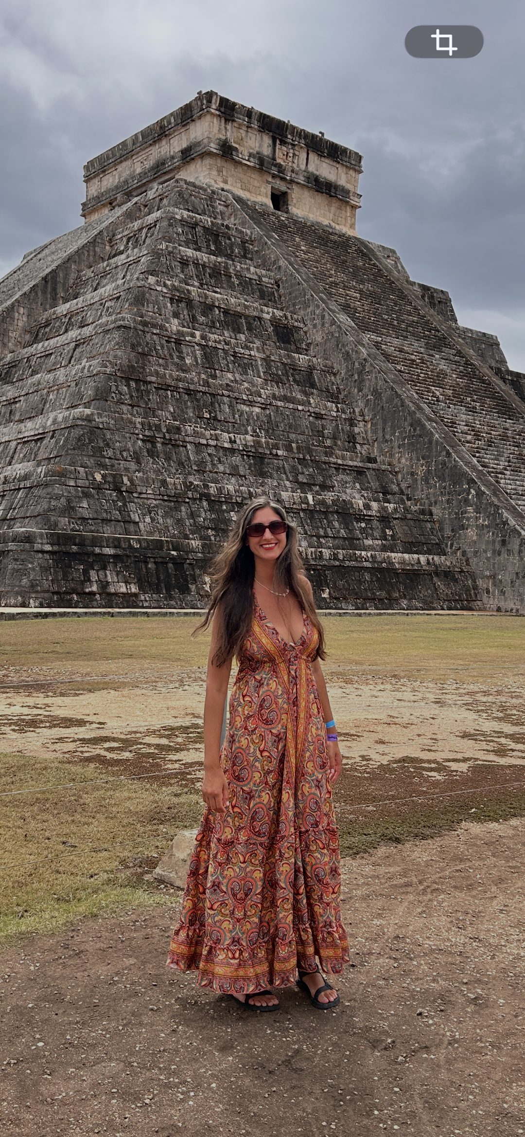 Un vestido largo de estilo bohemio con estampado paisley en tonos… · Outfit de Ivana Radakobich