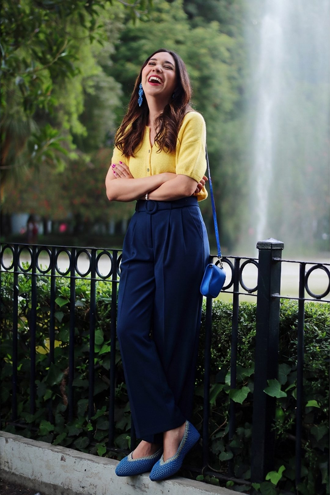 Este conjunto irradia alegría y sofisticación. · Outfit de Paulina Arredondo